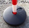 Stojak plastikowy biało-czerwony do łańcucha na podstawie okrągłej #4